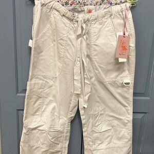 Women’s Koi white scrubs XS Nursing Healthcare Cargo NWT